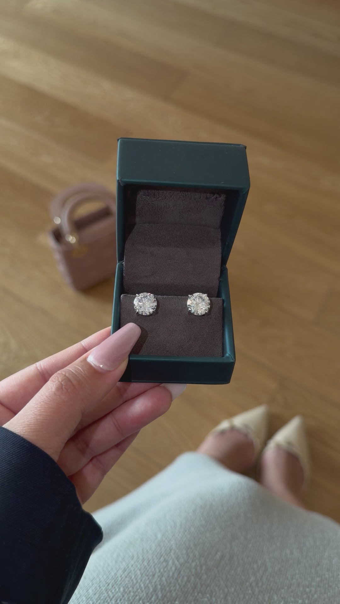 Round Solitaire Studs